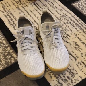 Nike White and Platinum Vapormax Flyknit 3